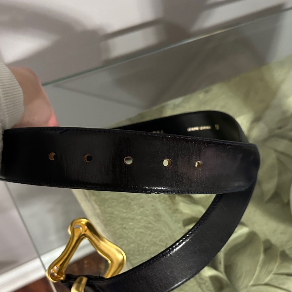 Avignon Elegant Leather Black Belt with Gold Buckle - Picture 4 of 6